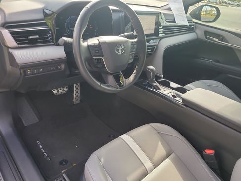 Used 2025 Toyota Camry SE image 18