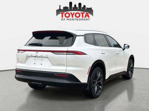 Used 2025 Toyota Crown Signia w/ Advanced Technology Package image 3