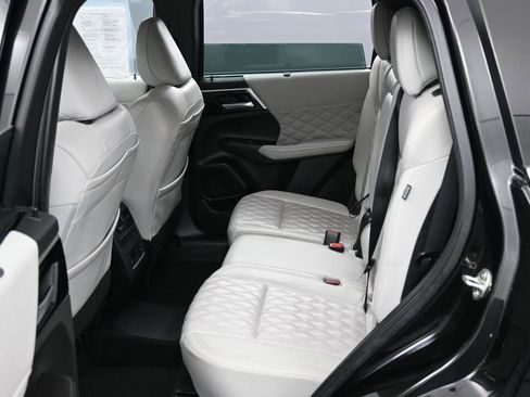 Used 2023 Mitsubishi Outlander SEL image 36