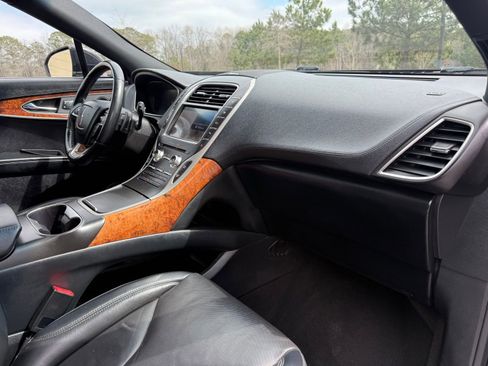 Used 2019 Lincoln Nautilus Reserve image 23