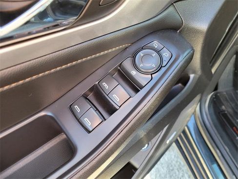 Used 2021 Chevrolet Traverse RS image 22