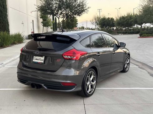 Used 2017 Ford Focus ST image 3