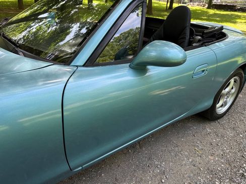 Used 2001 MAZDA MX-5 Miata RWD image 96