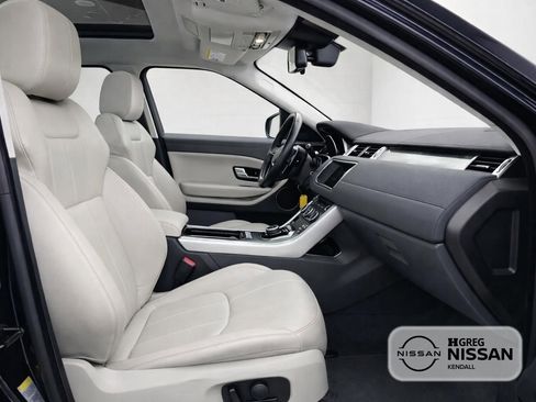 Used 2017 Land Rover Range Rover Evoque SE AWD/4WD image 11