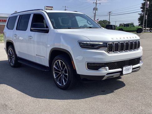 Used 2023 Jeep Wagoneer Series II w/ Premium Group I AWD/4WD image 4