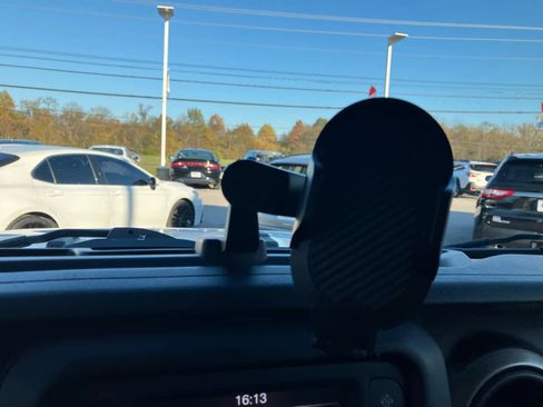 Used 2020 Jeep Wrangler Unlimited Sport S image 21