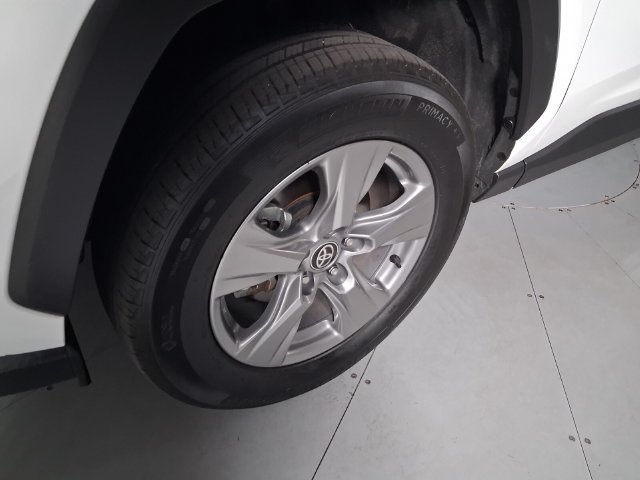 Used 2025 Toyota RAV4 XLE FWD image 9