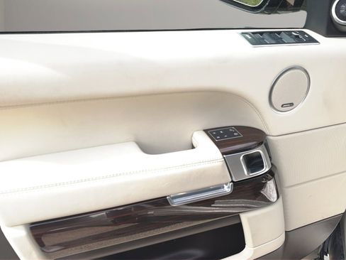 Used 2017 Land Rover Range Rover HSE image 16