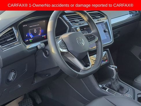 Used 2022 Volkswagen Tiguan SE image 2