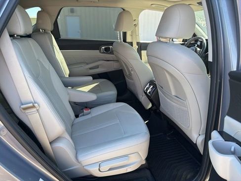 Used 2023 Kia Sorento SX image 13