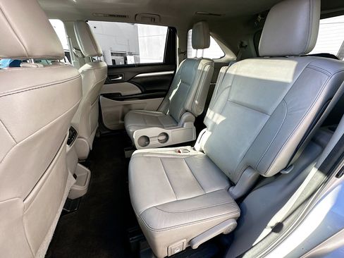 Used 2016 Toyota Highlander XLE image 27