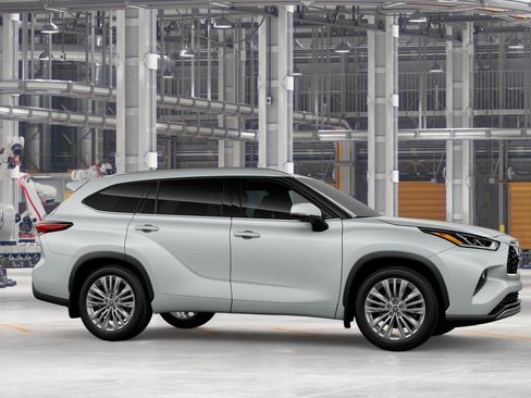 New 2026 Toyota Highlander Platinum image 13