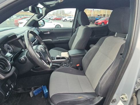 Used 2020 Toyota Tacoma TRD Sport image 25