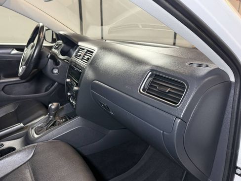 Used 2012 Volkswagen Jetta SE FWD image 7
