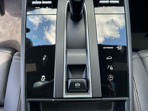 Used 2026 Porsche Macan image 26