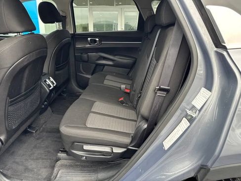 Used 2023 Kia Sorento LX FWD image 8