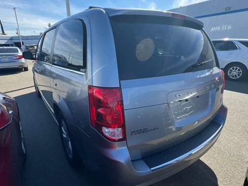 Used 2019 Dodge Grand Caravan SXT image 6