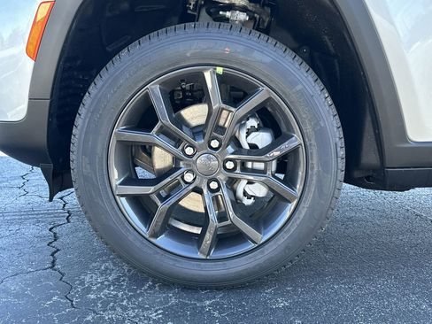 New 2025 Jeep Grand Cherokee Limited image 31