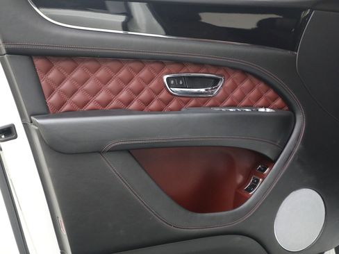 Certified 2021 Bentley Bentayga image 10