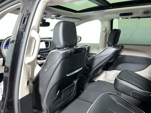 Used 2021 Chrysler Pacifica Limited w/ Uconnect Theater Family Group AWD/4WD image 26