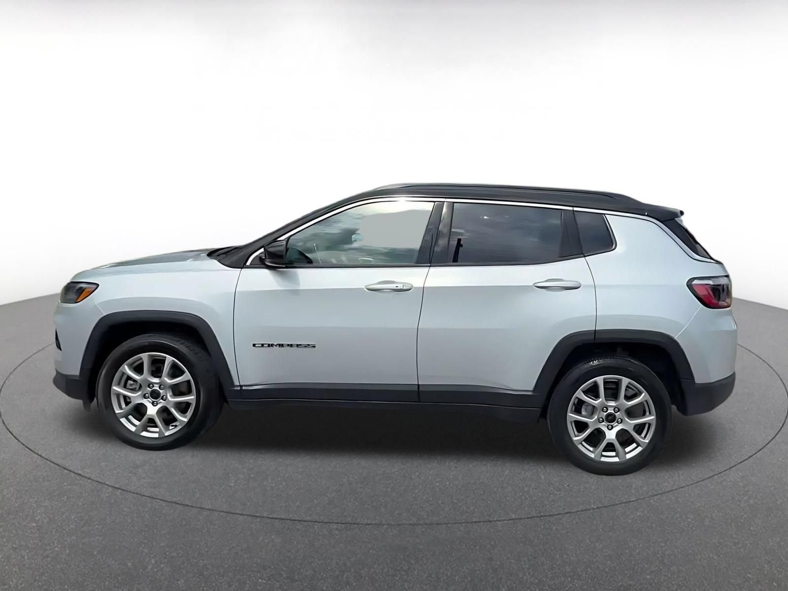 Used 2025 Jeep Compass Limited AWD/4WD image 8
