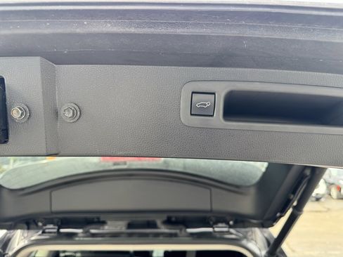 Used 2022 Toyota Highlander XLE image 12