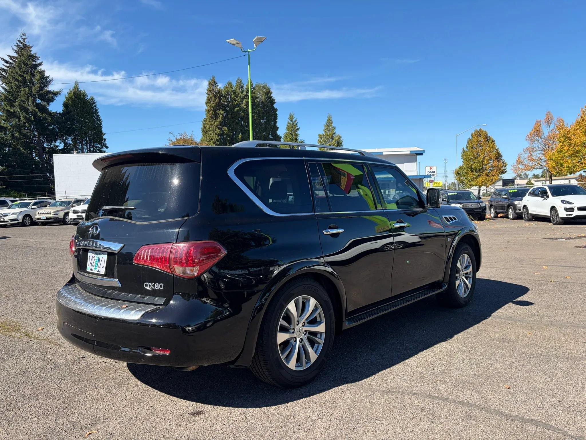 Used 2015 INFINITI QX80 4WD w/ 22" Wheel Package image 7
