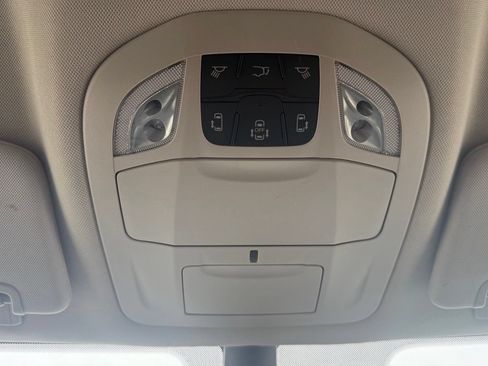 Used 2024 Chrysler Pacifica Touring-L FWD image 16