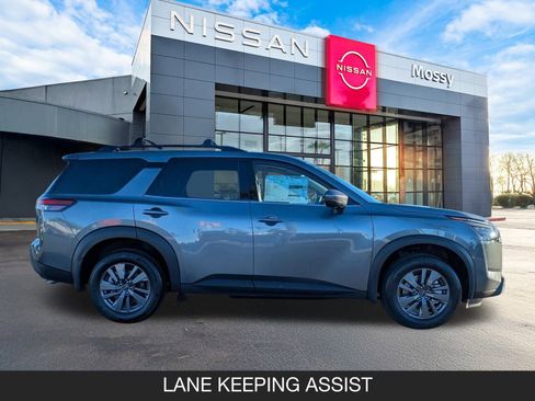 New 2025 Nissan Pathfinder SV image 6