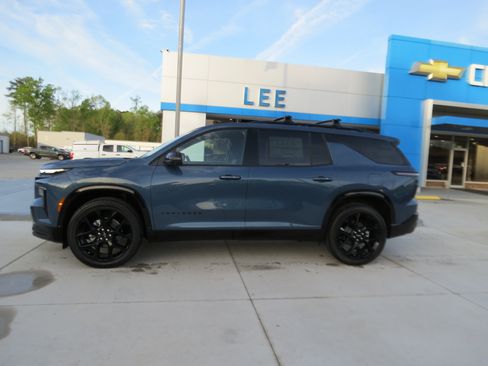 New 2026 Chevrolet Traverse RS w/ LPO, Floor Liner Package FWD image 2