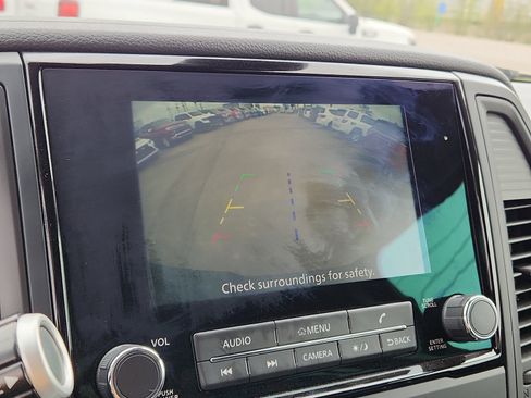 Used 2024 Nissan Titan SV w/ SV Convenience Package image 15