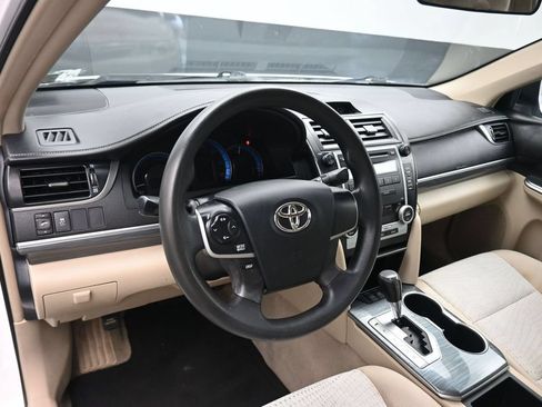 Used 2012 Toyota Camry LE FWD image 12