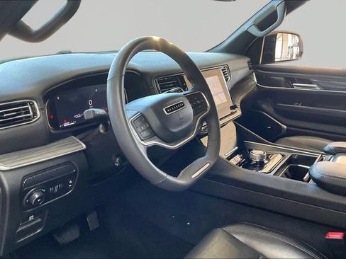 Used 2024 Jeep Wagoneer L Series II RWD image 12