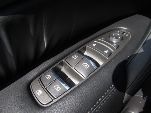 Used 2024 Nissan Armada SL image 25