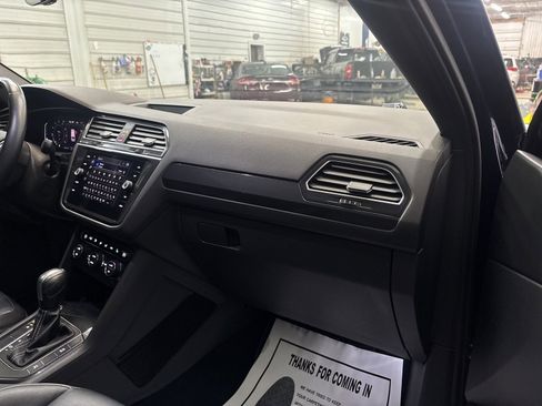 Used 2021 Volkswagen Tiguan SEL Premium R-Line image 27