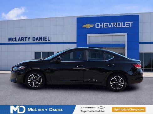 Used 2025 Nissan Sentra SV FWD image 3