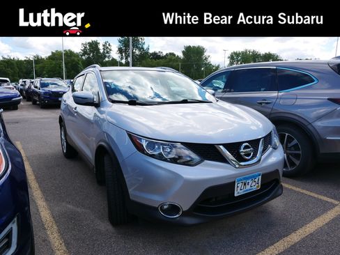 Used 2017 Nissan Rogue Sport SV w/ SV All-Weather Package AWD/4WD image 1