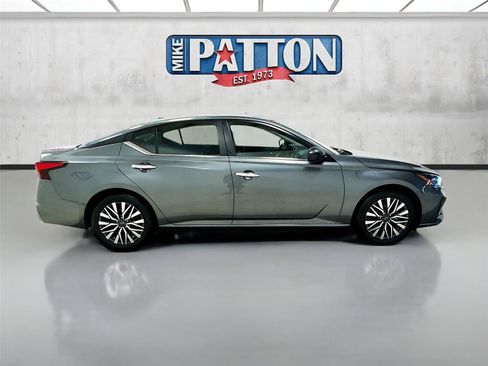 Used 2024 Nissan Altima 2.5 SV FWD image 8