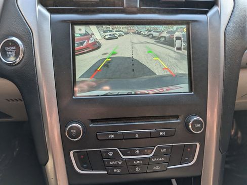 Used 2018 Ford Fusion SE image 23