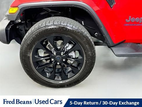 Used 2025 Jeep Wrangler Unlimited Sahara AWD/4WD image 30