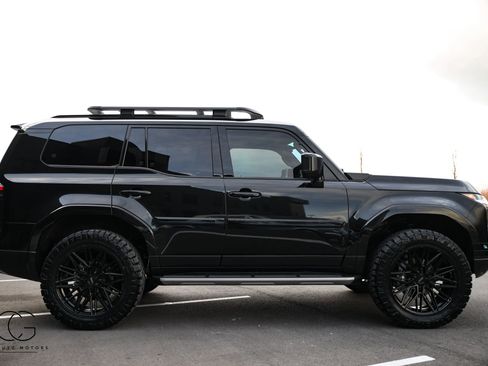 Used 2025 Lexus GX 550 w/ Accessory Package (2T) image 17