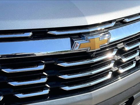 Used 2025 Chevrolet Equinox LT AWD/4WD image 35