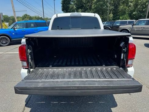 Used 2019 Toyota Tacoma TRD Sport AWD/4WD image 8