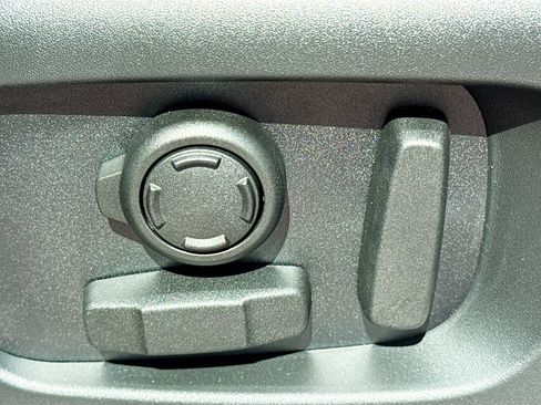 New 2026 Land Rover Discovery S image 26