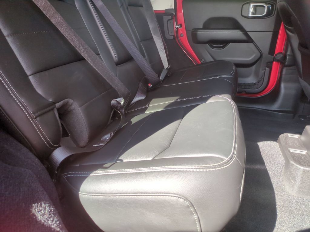 Used 2021 Jeep Wrangler Unlimited Sahara AWD/4WD image 15