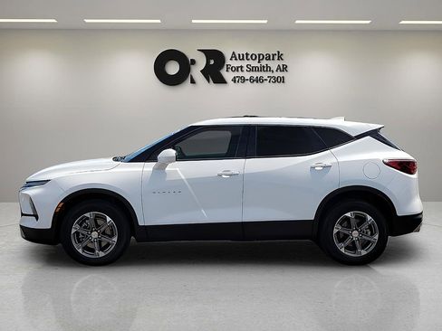 Used 2025 Chevrolet Blazer LT AWD/4WD image 3