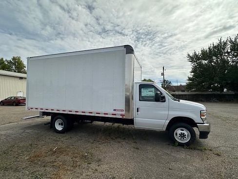 New 2024 Ford E-450 and Econoline 450 Super Duty w/ Power Windows & Locks Group image 18