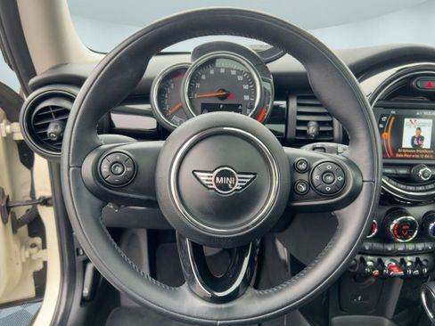 Used 2019 MINI Cooper 2-Door Hardtop image 16