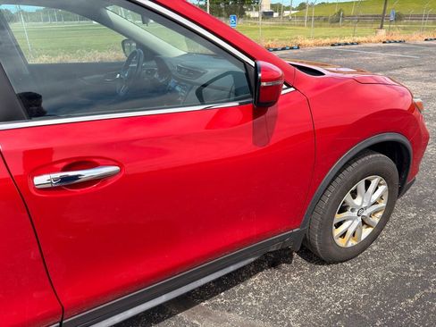 Used 2017 Nissan Rogue SV AWD/4WD image 3