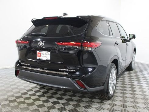 Used 2023 Toyota Highlander Limited image 6